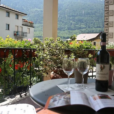 Eco Rooms&breakfast Tirano